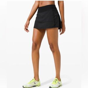 Black Lululemon Pace Rival Mid-Rise Skirt - Size 10 Regular